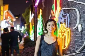 1995年弃婴被美国人收养，24年后耶鲁毕业，却决定回归原生家庭图片