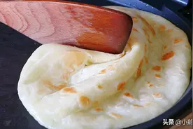 电饼铛烙饼又干又硬？那是方法不对，掌握3点，柔软筋道凉了不硬图片