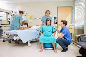 生娃时女人到底经历了啥？三个妈妈的生产述说，顺转剖太扎心图片