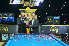 LCBA中式九球擂台赛郑肖淮夺擂成功，第六个LCBA擂主奖杯图片
