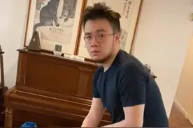 宋丹丹儿子巴图瘦了！颜值飙升被夸好帅，儿媳秀一字马大长腿吸睛图片