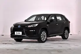 实拍丰田新SUV：荣放孪生兄弟，油耗4.6L，比CR-V适合家用图片