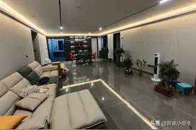 越来越流行无主灯的装修，看她家新房，很漂亮，一进屋就被迷住图片
