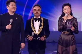 芒果晚会主持状况多：汪涵抢话翻车被嘲，周涛表情尴尬差点冷场图片