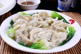 冻死迎风站，饿死不弯腰！从码头小摊到水饺皇后，年卖60亿图片