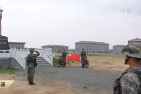 央视披露03式“远火”超高自动化水平：两人就可完成装弹射击图片
