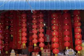 中国朋友惊呼：柬埔寨过年比老家还有气氛图片