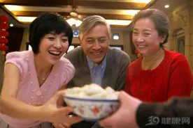 晚餐关乎你的寿命！医生：晚饭要坚持3个底线，别等生病了才后悔图片