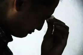 双胞胎兄弟的18岁成人礼图片