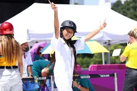 12岁343天！日本08后滑板少女摘银，成奥运85年来最年轻奖牌得主图片