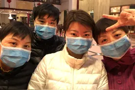 短发的你依旧美｜贵州省援助鄂州医疗队女队员们含泪剪长发图片