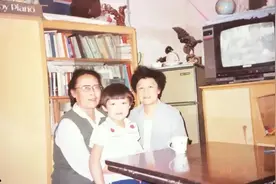 “我的同事咋有点眼熟……妈？”图片