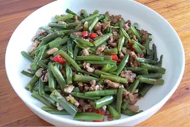 秋天这菜1块5一把，钙是西红柿的12倍，和肉一起炒，超下饭图片