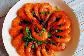 「油爆大虾」的做法+配方，年夜饭必备菜之一图片