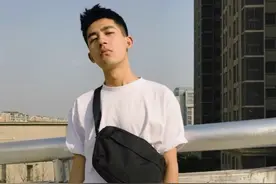阳光帅气的小奶狗，00后的帅哥真的都这么帅气可爱吗？图片