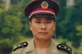 一级战斗英雄黄招强，官至驻港部队副参谋长，可惜英年早逝图片