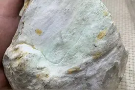 正宗木纳包浆皮，三彩手镯料，老皮壳，紧致沙细均匀图片