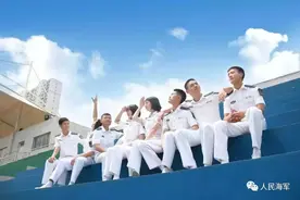 青春有很多种，很庆幸我的青春有穿军装的样子图片