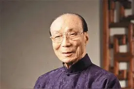 他生于清朝，活到2014年，一生捐款超百亿，90岁娶娇妻，名字耳熟图片