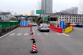 三峡专用公路解除交通管制 首日接待逾万车次图片