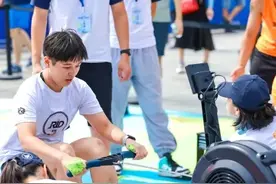 黄浦江畔→亦可赛艇！今天小虹划船不靠桨啦！图片