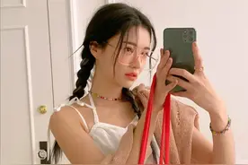戴眼镜和不戴眼镜的女生，颜值差距真的很大！图片