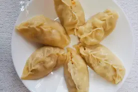 8毛钱的冬瓜做成烫面包子，搭配2种食材，清淡做法，家人打100分图片