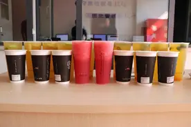 小哥哥，你逆光而来的样子比奶茶还甜……图片