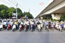 我为群众办实事 | 南宁交警严查电动自行车这类违法行为图片