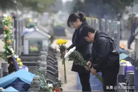 墓碑上的“故、显、考、妣”什么意思？这个很有讲究，不能乱用的图片