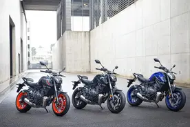 雅马哈新一代三缸猛兽MT-09，马力约116匹，符合国四排放图片