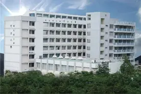 港教师扭曲鸦片战争史事件后续：学校深夜致歉，家长表示拒不接受图片
