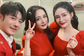 春晚造型不服不行！38岁佟丽娅，35岁杨幂，一身中国红都绝了图片