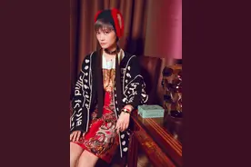 李宇春穿裙装，酷女变甜美，一眼简直认不出图片
