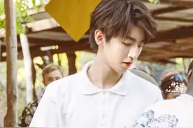 王俊凯穿黑色西装绅士帅气，满满总裁风图片