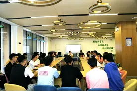 西安翻译学院2021级中小企业创业与经营专业召开师生座谈会图片