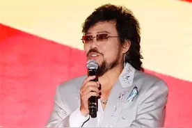 张菲：放下麦克风这几年，简直生不如死，观众掌声是最好的养分图片