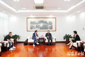 张超超与深圳市优必选科技股份有限公司董事长兼CEO周剑进行工作座谈图片