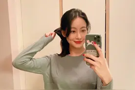吴涟序私服太端庄大气了吧！米色针织衫低调温柔，不愧是理想女友图片