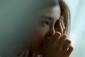 爱人先爱己，懵懂的青春不懂自爱，这个女生差点毁掉了自己的一生图片