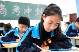 中学女孩独创“饺子体”走红，字体圆滚又呆萌，老师直呼能得高分图片