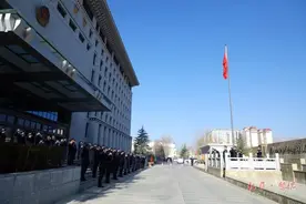 【3 · 28 西藏百万农奴解放纪念日】拉萨公安向国旗敬礼！图片