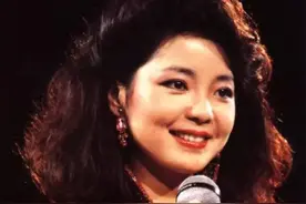 与成龙纠缠最深，4位前任无一人参加葬礼，邓丽君的故事太复杂图片