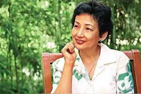 冯宝宝姐姐，李小龙挚友，为TVB卖命一辈子她扬言要演到120岁图片
