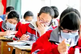 高三学生返校后迎来首次线下考试图片