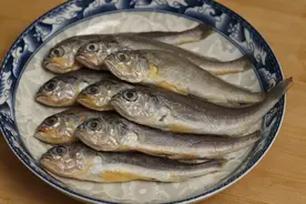 炸鱼时，用淀粉还面粉？差别挺大，大厨教你正确的做法，外酥里嫩图片