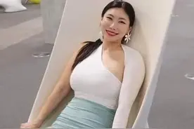 42岁健身老阿姨，获小鲜肉狂追，网友：这身材厉害了图片