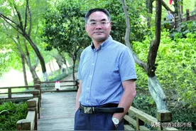 结缘文字乐不疲，无悔人生写“古今”——访通山籍国家级作家王枣燕图片