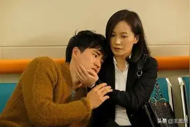 爱上相差13岁的小男人，结果他一直把我当妈，他一句话让我想分手图片