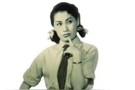 她德艺双馨，毛主席和周总理多次接见，逝世后人们冒雨送别图片